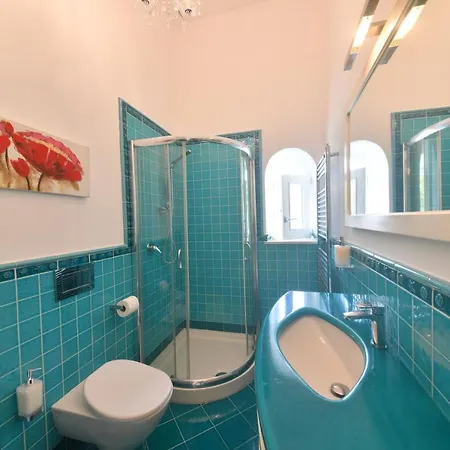 Queen - Luxury (adults Only)