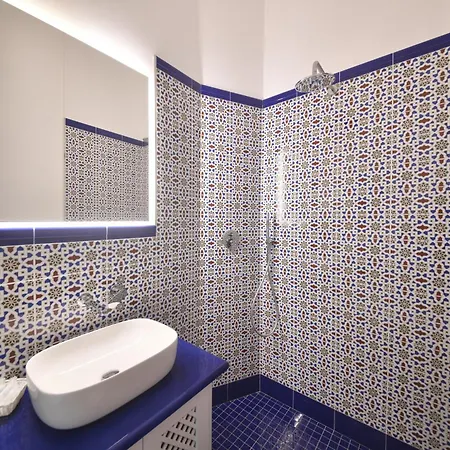 Queen - Luxury (adults Only) Гостевой дом 4*