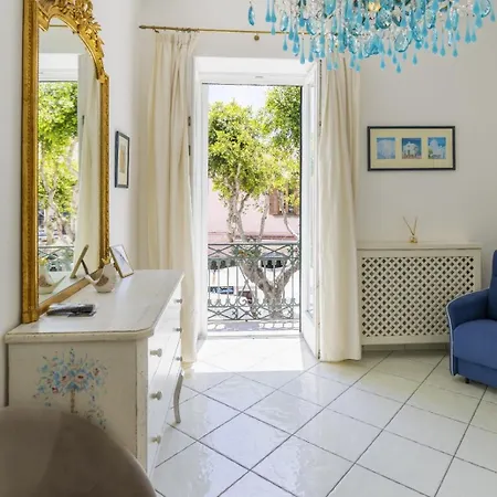 Queen - Luxury (adults Only) Гостевой дом 4*