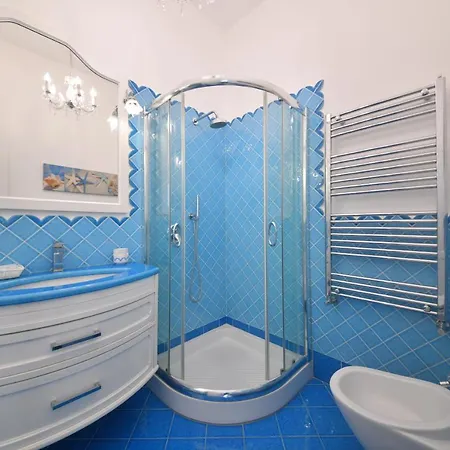 Queen - Luxury (adults Only) 4*