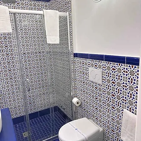 Queen - Luxury (adults Only) 4*